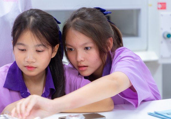 ภาพกิจกรรม คณะวิทยาศาสตร์และเทคโนโลยี มหาวิทยาลัยราชภัฏกำแพงเพชร ร่วมกับโรงเรียนคลองขลุงราษฎร์รังสรรค์ กำหนดจัดกิจกรรมค่ายบูรณาการวิทยาศาสตร์ คณิตศาสตร์และเทคโนโลยีเพื่อส่งเสริมนักเรียนในโครงการห้องเรียนพิเศษ (E-SMART) 