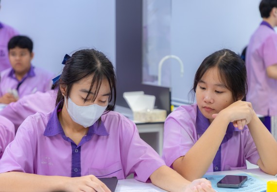 ภาพกิจกรรม คณะวิทยาศาสตร์และเทคโนโลยี มหาวิทยาลัยราชภัฏกำแพงเพชร ร่วมกับโรงเรียนคลองขลุงราษฎร์รังสรรค์ กำหนดจัดกิจกรรมค่ายบูรณาการวิทยาศาสตร์ คณิตศาสตร์และเทคโนโลยีเพื่อส่งเสริมนักเรียนในโครงการห้องเรียนพิเศษ (E-SMART) 