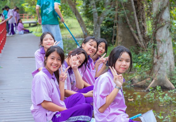 ภาพกิจกรรม คณะวิทยาศาสตร์และเทคโนโลยี มหาวิทยาลัยราชภัฏกำแพงเพชร ร่วมกับโรงเรียนคลองขลุงราษฎร์รังสรรค์ กำหนดจัดกิจกรรมค่ายบูรณาการวิทยาศาสตร์ คณิตศาสตร์และเทคโนโลยีเพื่อส่งเสริมนักเรียนในโครงการห้องเรียนพิเศษ (E-SMART) 