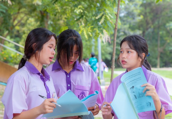 ภาพกิจกรรม คณะวิทยาศาสตร์และเทคโนโลยี มหาวิทยาลัยราชภัฏกำแพงเพชร ร่วมกับโรงเรียนคลองขลุงราษฎร์รังสรรค์ กำหนดจัดกิจกรรมค่ายบูรณาการวิทยาศาสตร์ คณิตศาสตร์และเทคโนโลยีเพื่อส่งเสริมนักเรียนในโครงการห้องเรียนพิเศษ (E-SMART) 