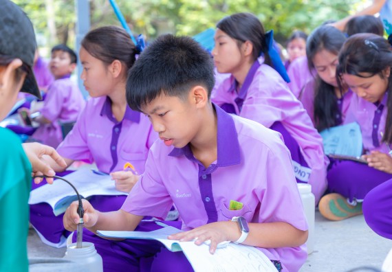 ภาพกิจกรรม คณะวิทยาศาสตร์และเทคโนโลยี มหาวิทยาลัยราชภัฏกำแพงเพชร ร่วมกับโรงเรียนคลองขลุงราษฎร์รังสรรค์ กำหนดจัดกิจกรรมค่ายบูรณาการวิทยาศาสตร์ คณิตศาสตร์และเทคโนโลยีเพื่อส่งเสริมนักเรียนในโครงการห้องเรียนพิเศษ (E-SMART) 