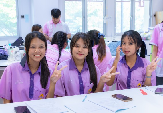 ภาพกิจกรรม คณะวิทยาศาสตร์และเทคโนโลยี มหาวิทยาลัยราชภัฏกำแพงเพชร ร่วมกับโรงเรียนคลองขลุงราษฎร์รังสรรค์ กำหนดจัดกิจกรรมค่ายบูรณาการวิทยาศาสตร์ คณิตศาสตร์และเทคโนโลยีเพื่อส่งเสริมนักเรียนในโครงการห้องเรียนพิเศษ (E-SMART) 