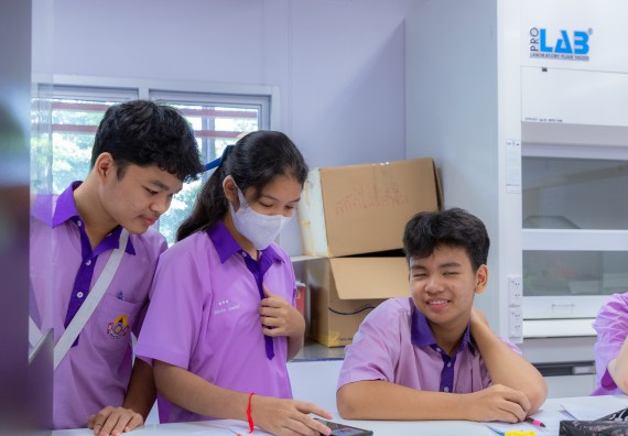 ภาพกิจกรรม คณะวิทยาศาสตร์และเทคโนโลยี มหาวิทยาลัยราชภัฏกำแพงเพชร ร่วมกับโรงเรียนคลองขลุงราษฎร์รังสรรค์ กำหนดจัดกิจกรรมค่ายบูรณาการวิทยาศาสตร์ คณิตศาสตร์และเทคโนโลยีเพื่อส่งเสริมนักเรียนในโครงการห้องเรียนพิเศษ (E-SMART) 