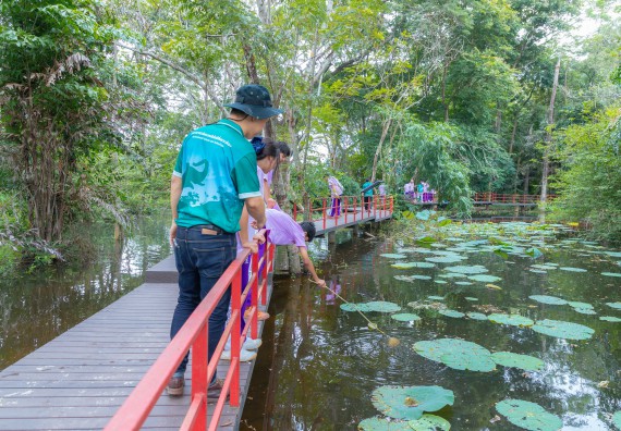ภาพกิจกรรม คณะวิทยาศาสตร์และเทคโนโลยี มหาวิทยาลัยราชภัฏกำแพงเพชร ร่วมกับโรงเรียนคลองขลุงราษฎร์รังสรรค์ กำหนดจัดกิจกรรมค่ายบูรณาการวิทยาศาสตร์ คณิตศาสตร์และเทคโนโลยีเพื่อส่งเสริมนักเรียนในโครงการห้องเรียนพิเศษ (E-SMART) 