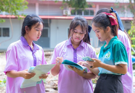 ภาพกิจกรรม คณะวิทยาศาสตร์และเทคโนโลยี มหาวิทยาลัยราชภัฏกำแพงเพชร ร่วมกับโรงเรียนคลองขลุงราษฎร์รังสรรค์ กำหนดจัดกิจกรรมค่ายบูรณาการวิทยาศาสตร์ คณิตศาสตร์และเทคโนโลยีเพื่อส่งเสริมนักเรียนในโครงการห้องเรียนพิเศษ (E-SMART) 