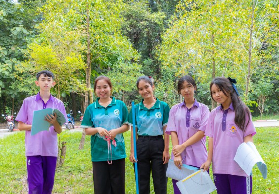 ภาพกิจกรรม คณะวิทยาศาสตร์และเทคโนโลยี มหาวิทยาลัยราชภัฏกำแพงเพชร ร่วมกับโรงเรียนคลองขลุงราษฎร์รังสรรค์ กำหนดจัดกิจกรรมค่ายบูรณาการวิทยาศาสตร์ คณิตศาสตร์และเทคโนโลยีเพื่อส่งเสริมนักเรียนในโครงการห้องเรียนพิเศษ (E-SMART) 