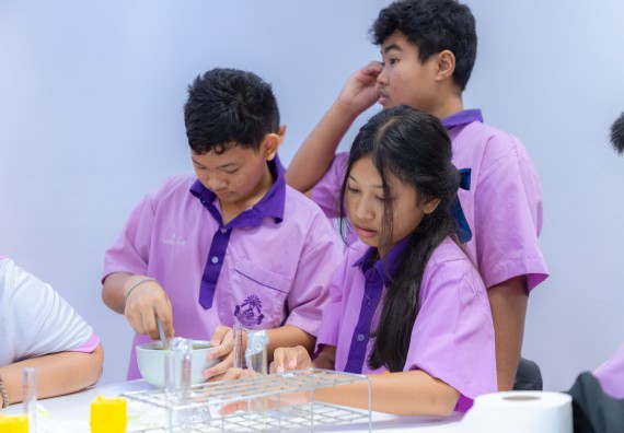 ภาพกิจกรรม คณะวิทยาศาสตร์และเทคโนโลยี มหาวิทยาลัยราชภัฏกำแพงเพชร ร่วมกับโรงเรียนคลองขลุงราษฎร์รังสรรค์ กำหนดจัดกิจกรรมค่ายบูรณาการวิทยาศาสตร์ คณิตศาสตร์และเทคโนโลยีเพื่อส่งเสริมนักเรียนในโครงการห้องเรียนพิเศษ (E-SMART) 