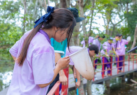 ภาพกิจกรรม คณะวิทยาศาสตร์และเทคโนโลยี มหาวิทยาลัยราชภัฏกำแพงเพชร ร่วมกับโรงเรียนคลองขลุงราษฎร์รังสรรค์ กำหนดจัดกิจกรรมค่ายบูรณาการวิทยาศาสตร์ คณิตศาสตร์และเทคโนโลยีเพื่อส่งเสริมนักเรียนในโครงการห้องเรียนพิเศษ (E-SMART) 