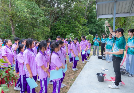 ภาพกิจกรรม คณะวิทยาศาสตร์และเทคโนโลยี มหาวิทยาลัยราชภัฏกำแพงเพชร ร่วมกับโรงเรียนคลองขลุงราษฎร์รังสรรค์ กำหนดจัดกิจกรรมค่ายบูรณาการวิทยาศาสตร์ คณิตศาสตร์และเทคโนโลยีเพื่อส่งเสริมนักเรียนในโครงการห้องเรียนพิเศษ (E-SMART) 
