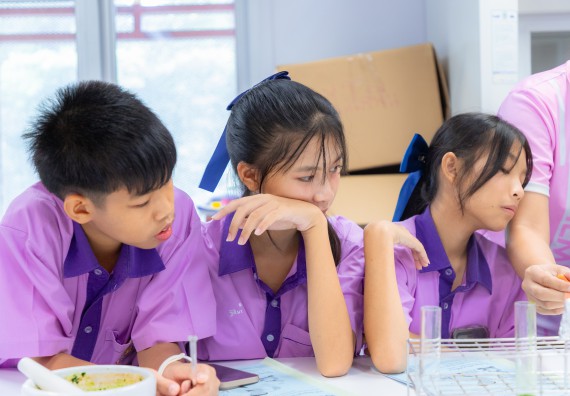 ภาพกิจกรรม คณะวิทยาศาสตร์และเทคโนโลยี มหาวิทยาลัยราชภัฏกำแพงเพชร ร่วมกับโรงเรียนคลองขลุงราษฎร์รังสรรค์ กำหนดจัดกิจกรรมค่ายบูรณาการวิทยาศาสตร์ คณิตศาสตร์และเทคโนโลยีเพื่อส่งเสริมนักเรียนในโครงการห้องเรียนพิเศษ (E-SMART) 