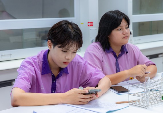 ภาพกิจกรรม คณะวิทยาศาสตร์และเทคโนโลยี มหาวิทยาลัยราชภัฏกำแพงเพชร ร่วมกับโรงเรียนคลองขลุงราษฎร์รังสรรค์ กำหนดจัดกิจกรรมค่ายบูรณาการวิทยาศาสตร์ คณิตศาสตร์และเทคโนโลยีเพื่อส่งเสริมนักเรียนในโครงการห้องเรียนพิเศษ (E-SMART) 