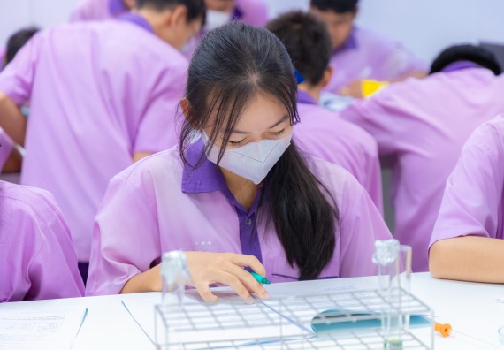 ภาพกิจกรรม คณะวิทยาศาสตร์และเทคโนโลยี มหาวิทยาลัยราชภัฏกำแพงเพชร ร่วมกับโรงเรียนคลองขลุงราษฎร์รังสรรค์ กำหนดจัดกิจกรรมค่ายบูรณาการวิทยาศาสตร์ คณิตศาสตร์และเทคโนโลยีเพื่อส่งเสริมนักเรียนในโครงการห้องเรียนพิเศษ (E-SMART) 