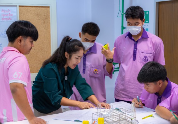 ภาพกิจกรรม คณะวิทยาศาสตร์และเทคโนโลยี มหาวิทยาลัยราชภัฏกำแพงเพชร ร่วมกับโรงเรียนคลองขลุงราษฎร์รังสรรค์ กำหนดจัดกิจกรรมค่ายบูรณาการวิทยาศาสตร์ คณิตศาสตร์และเทคโนโลยีเพื่อส่งเสริมนักเรียนในโครงการห้องเรียนพิเศษ (E-SMART) 