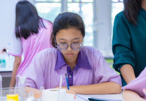 ภาพกิจกรรม คณะวิทยาศาสตร์และเทคโนโลยี มหาวิทยาลัยราชภัฏกำแพงเพชร ร่วมกับโรงเรียนคลองขลุงราษฎร์รังสรรค์ กำหนดจัดกิจกรรมค่ายบูรณาการวิทยาศาสตร์ คณิตศาสตร์และเทคโนโลยีเพื่อส่งเสริมนักเรียนในโครงการห้องเรียนพิเศษ (E-SMART) 