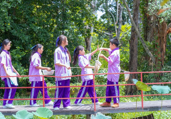 ภาพกิจกรรม คณะวิทยาศาสตร์และเทคโนโลยี มหาวิทยาลัยราชภัฏกำแพงเพชร ร่วมกับโรงเรียนคลองขลุงราษฎร์รังสรรค์ กำหนดจัดกิจกรรมค่ายบูรณาการวิทยาศาสตร์ คณิตศาสตร์และเทคโนโลยีเพื่อส่งเสริมนักเรียนในโครงการห้องเรียนพิเศษ (E-SMART) 