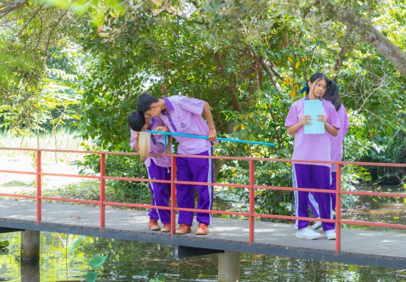 ภาพกิจกรรม คณะวิทยาศาสตร์และเทคโนโลยี มหาวิทยาลัยราชภัฏกำแพงเพชร ร่วมกับโรงเรียนคลองขลุงราษฎร์รังสรรค์ กำหนดจัดกิจกรรมค่ายบูรณาการวิทยาศาสตร์ คณิตศาสตร์และเทคโนโลยีเพื่อส่งเสริมนักเรียนในโครงการห้องเรียนพิเศษ (E-SMART) 