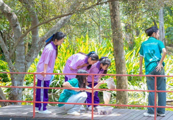 ภาพกิจกรรม คณะวิทยาศาสตร์และเทคโนโลยี มหาวิทยาลัยราชภัฏกำแพงเพชร ร่วมกับโรงเรียนคลองขลุงราษฎร์รังสรรค์ กำหนดจัดกิจกรรมค่ายบูรณาการวิทยาศาสตร์ คณิตศาสตร์และเทคโนโลยีเพื่อส่งเสริมนักเรียนในโครงการห้องเรียนพิเศษ (E-SMART) 