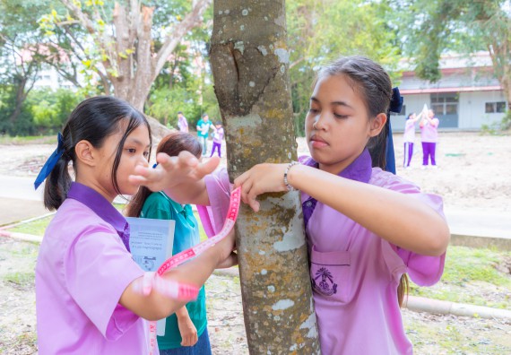 ภาพกิจกรรม คณะวิทยาศาสตร์และเทคโนโลยี มหาวิทยาลัยราชภัฏกำแพงเพชร ร่วมกับโรงเรียนคลองขลุงราษฎร์รังสรรค์ กำหนดจัดกิจกรรมค่ายบูรณาการวิทยาศาสตร์ คณิตศาสตร์และเทคโนโลยีเพื่อส่งเสริมนักเรียนในโครงการห้องเรียนพิเศษ (E-SMART) 