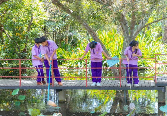 ภาพกิจกรรม คณะวิทยาศาสตร์และเทคโนโลยี มหาวิทยาลัยราชภัฏกำแพงเพชร ร่วมกับโรงเรียนคลองขลุงราษฎร์รังสรรค์ กำหนดจัดกิจกรรมค่ายบูรณาการวิทยาศาสตร์ คณิตศาสตร์และเทคโนโลยีเพื่อส่งเสริมนักเรียนในโครงการห้องเรียนพิเศษ (E-SMART) 