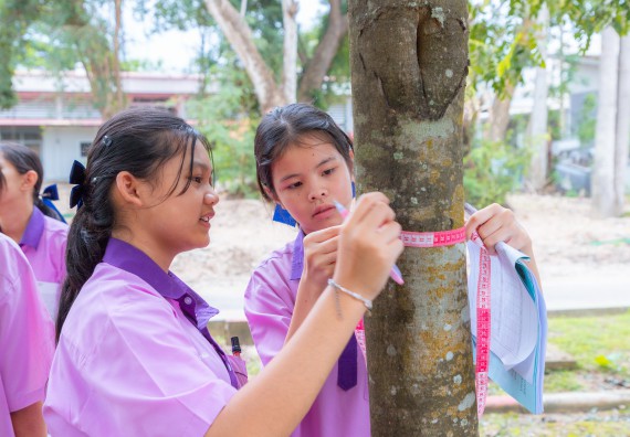 ภาพกิจกรรม คณะวิทยาศาสตร์และเทคโนโลยี มหาวิทยาลัยราชภัฏกำแพงเพชร ร่วมกับโรงเรียนคลองขลุงราษฎร์รังสรรค์ กำหนดจัดกิจกรรมค่ายบูรณาการวิทยาศาสตร์ คณิตศาสตร์และเทคโนโลยีเพื่อส่งเสริมนักเรียนในโครงการห้องเรียนพิเศษ (E-SMART) 