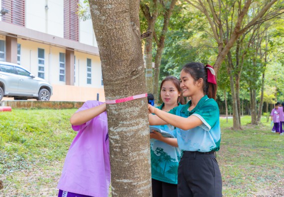 ภาพกิจกรรม คณะวิทยาศาสตร์และเทคโนโลยี มหาวิทยาลัยราชภัฏกำแพงเพชร ร่วมกับโรงเรียนคลองขลุงราษฎร์รังสรรค์ กำหนดจัดกิจกรรมค่ายบูรณาการวิทยาศาสตร์ คณิตศาสตร์และเทคโนโลยีเพื่อส่งเสริมนักเรียนในโครงการห้องเรียนพิเศษ (E-SMART) 