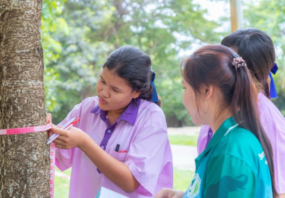 ภาพกิจกรรม คณะวิทยาศาสตร์และเทคโนโลยี มหาวิทยาลัยราชภัฏกำแพงเพชร ร่วมกับโรงเรียนคลองขลุงราษฎร์รังสรรค์ กำหนดจัดกิจกรรมค่ายบูรณาการวิทยาศาสตร์ คณิตศาสตร์และเทคโนโลยีเพื่อส่งเสริมนักเรียนในโครงการห้องเรียนพิเศษ (E-SMART) 