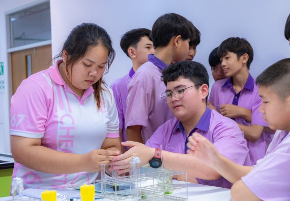 ภาพกิจกรรม คณะวิทยาศาสตร์และเทคโนโลยี มหาวิทยาลัยราชภัฏกำแพงเพชร ร่วมกับโรงเรียนคลองขลุงราษฎร์รังสรรค์ กำหนดจัดกิจกรรมค่ายบูรณาการวิทยาศาสตร์ คณิตศาสตร์และเทคโนโลยีเพื่อส่งเสริมนักเรียนในโครงการห้องเรียนพิเศษ (E-SMART) 