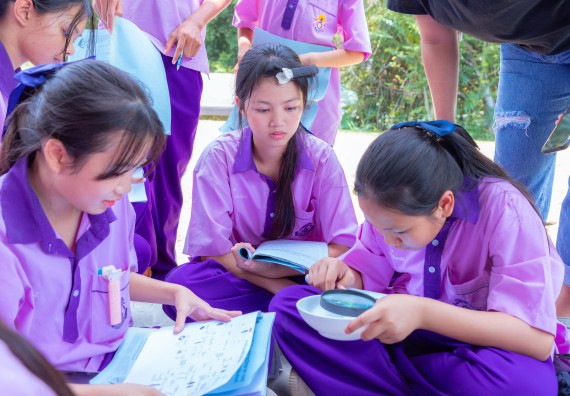 ภาพกิจกรรม คณะวิทยาศาสตร์และเทคโนโลยี มหาวิทยาลัยราชภัฏกำแพงเพชร ร่วมกับโรงเรียนคลองขลุงราษฎร์รังสรรค์ กำหนดจัดกิจกรรมค่ายบูรณาการวิทยาศาสตร์ คณิตศาสตร์และเทคโนโลยีเพื่อส่งเสริมนักเรียนในโครงการห้องเรียนพิเศษ (E-SMART) 