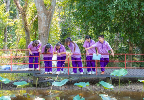 ภาพกิจกรรม คณะวิทยาศาสตร์และเทคโนโลยี มหาวิทยาลัยราชภัฏกำแพงเพชร ร่วมกับโรงเรียนคลองขลุงราษฎร์รังสรรค์ กำหนดจัดกิจกรรมค่ายบูรณาการวิทยาศาสตร์ คณิตศาสตร์และเทคโนโลยีเพื่อส่งเสริมนักเรียนในโครงการห้องเรียนพิเศษ (E-SMART) 