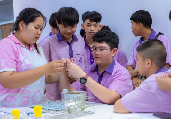 ภาพกิจกรรม คณะวิทยาศาสตร์และเทคโนโลยี มหาวิทยาลัยราชภัฏกำแพงเพชร ร่วมกับโรงเรียนคลองขลุงราษฎร์รังสรรค์ กำหนดจัดกิจกรรมค่ายบูรณาการวิทยาศาสตร์ คณิตศาสตร์และเทคโนโลยีเพื่อส่งเสริมนักเรียนในโครงการห้องเรียนพิเศษ (E-SMART) 