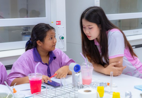 ภาพกิจกรรม คณะวิทยาศาสตร์และเทคโนโลยี มหาวิทยาลัยราชภัฏกำแพงเพชร ร่วมกับโรงเรียนคลองขลุงราษฎร์รังสรรค์ กำหนดจัดกิจกรรมค่ายบูรณาการวิทยาศาสตร์ คณิตศาสตร์และเทคโนโลยีเพื่อส่งเสริมนักเรียนในโครงการห้องเรียนพิเศษ (E-SMART) 