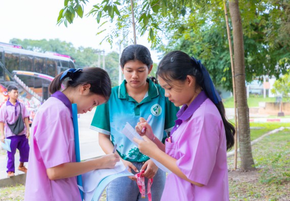 ภาพกิจกรรม คณะวิทยาศาสตร์และเทคโนโลยี มหาวิทยาลัยราชภัฏกำแพงเพชร ร่วมกับโรงเรียนคลองขลุงราษฎร์รังสรรค์ กำหนดจัดกิจกรรมค่ายบูรณาการวิทยาศาสตร์ คณิตศาสตร์และเทคโนโลยีเพื่อส่งเสริมนักเรียนในโครงการห้องเรียนพิเศษ (E-SMART) 