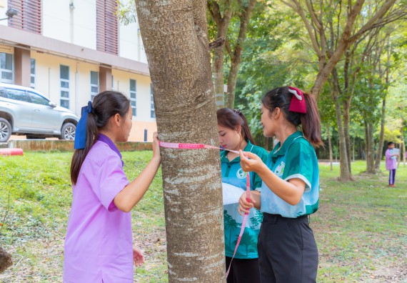 ภาพกิจกรรม คณะวิทยาศาสตร์และเทคโนโลยี มหาวิทยาลัยราชภัฏกำแพงเพชร ร่วมกับโรงเรียนคลองขลุงราษฎร์รังสรรค์ กำหนดจัดกิจกรรมค่ายบูรณาการวิทยาศาสตร์ คณิตศาสตร์และเทคโนโลยีเพื่อส่งเสริมนักเรียนในโครงการห้องเรียนพิเศษ (E-SMART) 
