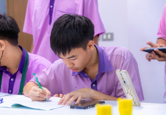 ภาพกิจกรรม คณะวิทยาศาสตร์และเทคโนโลยี มหาวิทยาลัยราชภัฏกำแพงเพชร ร่วมกับโรงเรียนคลองขลุงราษฎร์รังสรรค์ กำหนดจัดกิจกรรมค่ายบูรณาการวิทยาศาสตร์ คณิตศาสตร์และเทคโนโลยีเพื่อส่งเสริมนักเรียนในโครงการห้องเรียนพิเศษ (E-SMART) 