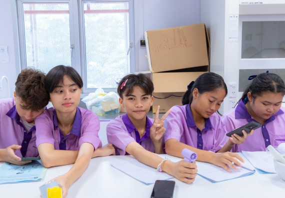 ภาพกิจกรรม คณะวิทยาศาสตร์และเทคโนโลยี มหาวิทยาลัยราชภัฏกำแพงเพชร ร่วมกับโรงเรียนคลองขลุงราษฎร์รังสรรค์ กำหนดจัดกิจกรรมค่ายบูรณาการวิทยาศาสตร์ คณิตศาสตร์และเทคโนโลยีเพื่อส่งเสริมนักเรียนในโครงการห้องเรียนพิเศษ (E-SMART) 