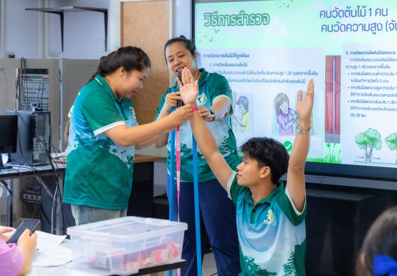 ภาพกิจกรรม คณะวิทยาศาสตร์และเทคโนโลยี มหาวิทยาลัยราชภัฏกำแพงเพชร ร่วมกับโรงเรียนคลองขลุงราษฎร์รังสรรค์ กำหนดจัดกิจกรรมค่ายบูรณาการวิทยาศาสตร์ คณิตศาสตร์และเทคโนโลยีเพื่อส่งเสริมนักเรียนในโครงการห้องเรียนพิเศษ (E-SMART) 