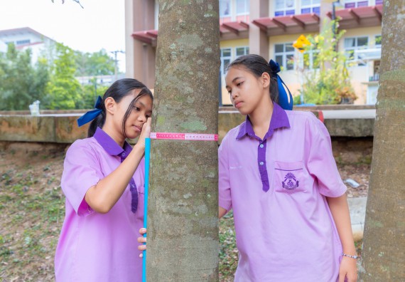 ภาพกิจกรรม คณะวิทยาศาสตร์และเทคโนโลยี มหาวิทยาลัยราชภัฏกำแพงเพชร ร่วมกับโรงเรียนคลองขลุงราษฎร์รังสรรค์ กำหนดจัดกิจกรรมค่ายบูรณาการวิทยาศาสตร์ คณิตศาสตร์และเทคโนโลยีเพื่อส่งเสริมนักเรียนในโครงการห้องเรียนพิเศษ (E-SMART) 