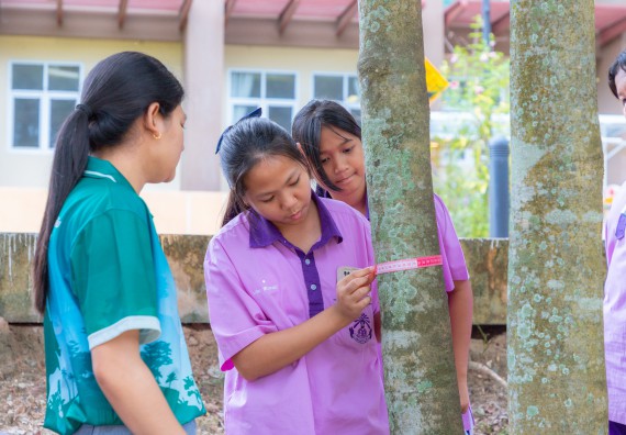 ภาพกิจกรรม คณะวิทยาศาสตร์และเทคโนโลยี มหาวิทยาลัยราชภัฏกำแพงเพชร ร่วมกับโรงเรียนคลองขลุงราษฎร์รังสรรค์ กำหนดจัดกิจกรรมค่ายบูรณาการวิทยาศาสตร์ คณิตศาสตร์และเทคโนโลยีเพื่อส่งเสริมนักเรียนในโครงการห้องเรียนพิเศษ (E-SMART) 