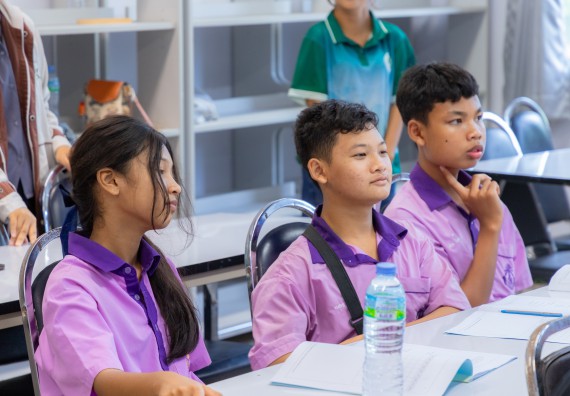 ภาพกิจกรรม คณะวิทยาศาสตร์และเทคโนโลยี มหาวิทยาลัยราชภัฏกำแพงเพชร ร่วมกับโรงเรียนคลองขลุงราษฎร์รังสรรค์ กำหนดจัดกิจกรรมค่ายบูรณาการวิทยาศาสตร์ คณิตศาสตร์และเทคโนโลยีเพื่อส่งเสริมนักเรียนในโครงการห้องเรียนพิเศษ (E-SMART) 