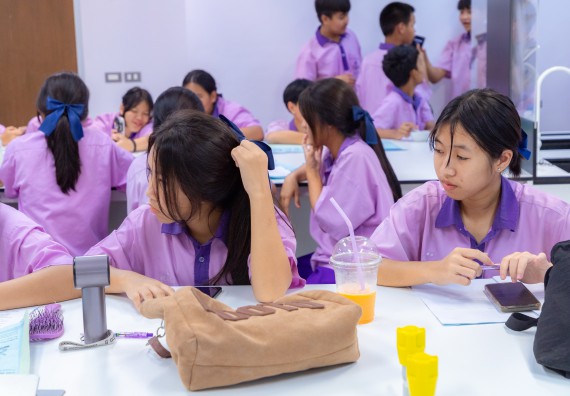 ภาพกิจกรรม คณะวิทยาศาสตร์และเทคโนโลยี มหาวิทยาลัยราชภัฏกำแพงเพชร ร่วมกับโรงเรียนคลองขลุงราษฎร์รังสรรค์ กำหนดจัดกิจกรรมค่ายบูรณาการวิทยาศาสตร์ คณิตศาสตร์และเทคโนโลยีเพื่อส่งเสริมนักเรียนในโครงการห้องเรียนพิเศษ (E-SMART) 