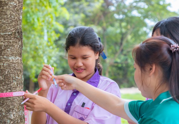 ภาพกิจกรรม คณะวิทยาศาสตร์และเทคโนโลยี มหาวิทยาลัยราชภัฏกำแพงเพชร ร่วมกับโรงเรียนคลองขลุงราษฎร์รังสรรค์ กำหนดจัดกิจกรรมค่ายบูรณาการวิทยาศาสตร์ คณิตศาสตร์และเทคโนโลยีเพื่อส่งเสริมนักเรียนในโครงการห้องเรียนพิเศษ (E-SMART) 