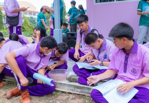 ภาพกิจกรรม คณะวิทยาศาสตร์และเทคโนโลยี มหาวิทยาลัยราชภัฏกำแพงเพชร ร่วมกับโรงเรียนคลองขลุงราษฎร์รังสรรค์ กำหนดจัดกิจกรรมค่ายบูรณาการวิทยาศาสตร์ คณิตศาสตร์และเทคโนโลยีเพื่อส่งเสริมนักเรียนในโครงการห้องเรียนพิเศษ (E-SMART) 