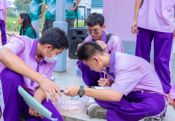 ภาพกิจกรรม คณะวิทยาศาสตร์และเทคโนโลยี มหาวิทยาลัยราชภัฏกำแพงเพชร ร่วมกับโรงเรียนคลองขลุงราษฎร์รังสรรค์ กำหนดจัดกิจกรรมค่ายบูรณาการวิทยาศาสตร์ คณิตศาสตร์และเทคโนโลยีเพื่อส่งเสริมนักเรียนในโครงการห้องเรียนพิเศษ (E-SMART) 