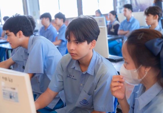 ภาพกิจกรรม  คณะวิทยาศาสตร์และเทคโนโลยี มหาวิทยาลัยราชภัฏกําแพงเพชร จัดกิจกรรมอบรมเชิงปฏิบัติการ เรื่อง การพัฒนาทักษะสะเต็ม ผ่าน Roblox ตามโครงการการพัฒนานวัตกรรมด้านสะเต็ม