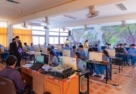 ภาพกิจกรรม  คณะวิทยาศาสตร์และเทคโนโลยี มหาวิทยาลัยราชภัฏกําแพงเพชร จัดกิจกรรมอบรมเชิงปฏิบัติการ เรื่อง การพัฒนาทักษะสะเต็ม ผ่าน Roblox ตามโครงการการพัฒนานวัตกรรมด้านสะเต็ม