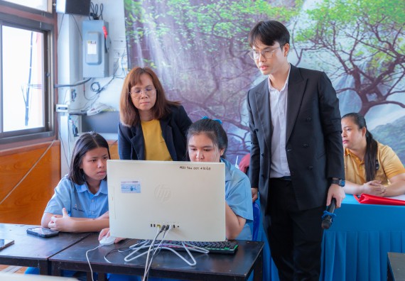 ภาพกิจกรรม  คณะวิทยาศาสตร์และเทคโนโลยี มหาวิทยาลัยราชภัฏกําแพงเพชร จัดกิจกรรมอบรมเชิงปฏิบัติการ เรื่อง การพัฒนาทักษะสะเต็ม ผ่าน Roblox ตามโครงการการพัฒนานวัตกรรมด้านสะเต็ม