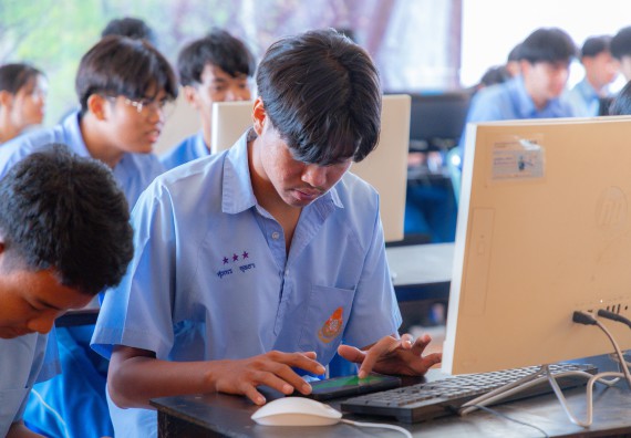 ภาพกิจกรรม  คณะวิทยาศาสตร์และเทคโนโลยี มหาวิทยาลัยราชภัฏกําแพงเพชร จัดกิจกรรมอบรมเชิงปฏิบัติการ เรื่อง การพัฒนาทักษะสะเต็ม ผ่าน Roblox ตามโครงการการพัฒนานวัตกรรมด้านสะเต็ม