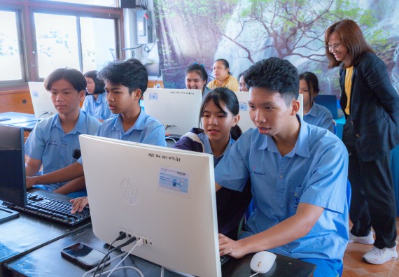 ภาพกิจกรรม  คณะวิทยาศาสตร์และเทคโนโลยี มหาวิทยาลัยราชภัฏกําแพงเพชร จัดกิจกรรมอบรมเชิงปฏิบัติการ เรื่อง การพัฒนาทักษะสะเต็ม ผ่าน Roblox ตามโครงการการพัฒนานวัตกรรมด้านสะเต็ม