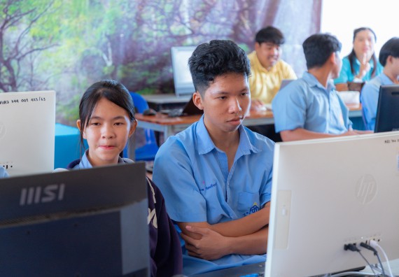 ภาพกิจกรรม  คณะวิทยาศาสตร์และเทคโนโลยี มหาวิทยาลัยราชภัฏกําแพงเพชร จัดกิจกรรมอบรมเชิงปฏิบัติการ เรื่อง การพัฒนาทักษะสะเต็ม ผ่าน Roblox ตามโครงการการพัฒนานวัตกรรมด้านสะเต็ม