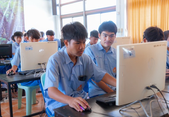 ภาพกิจกรรม  คณะวิทยาศาสตร์และเทคโนโลยี มหาวิทยาลัยราชภัฏกําแพงเพชร จัดกิจกรรมอบรมเชิงปฏิบัติการ เรื่อง การพัฒนาทักษะสะเต็ม ผ่าน Roblox ตามโครงการการพัฒนานวัตกรรมด้านสะเต็ม